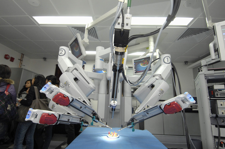 国产手术机器人图片